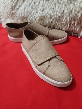 VINCE Women's Blair Velcro Sneaker